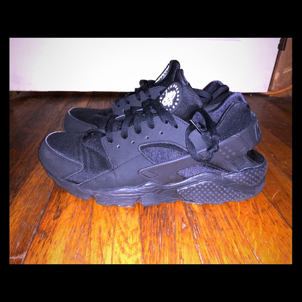 Nike Men’s Air Huaraches shoes